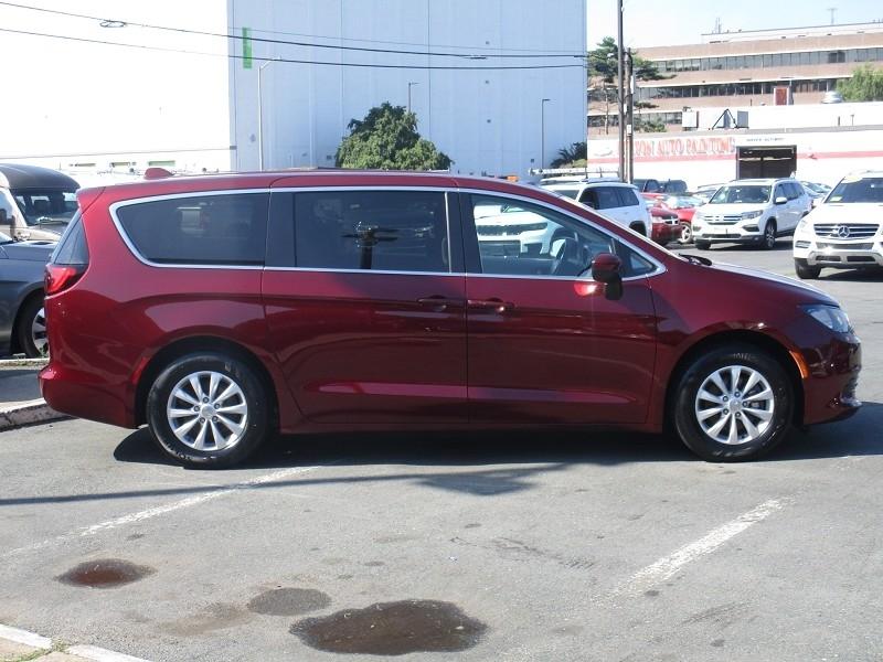 Chrysler Pacifica Touring FWD 2017