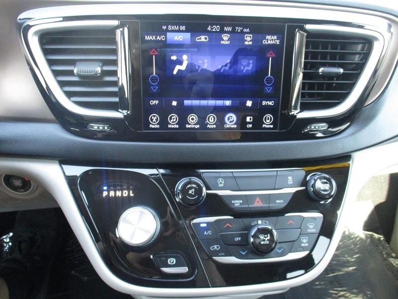 Chrysler Pacifica Touring FWD 2017