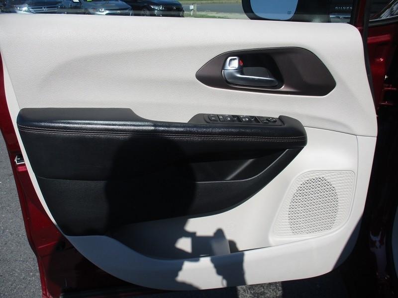 Chrysler Pacifica Touring FWD 2017