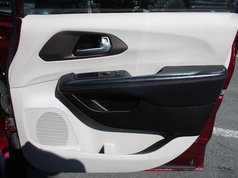Chrysler Pacifica Touring FWD 2017