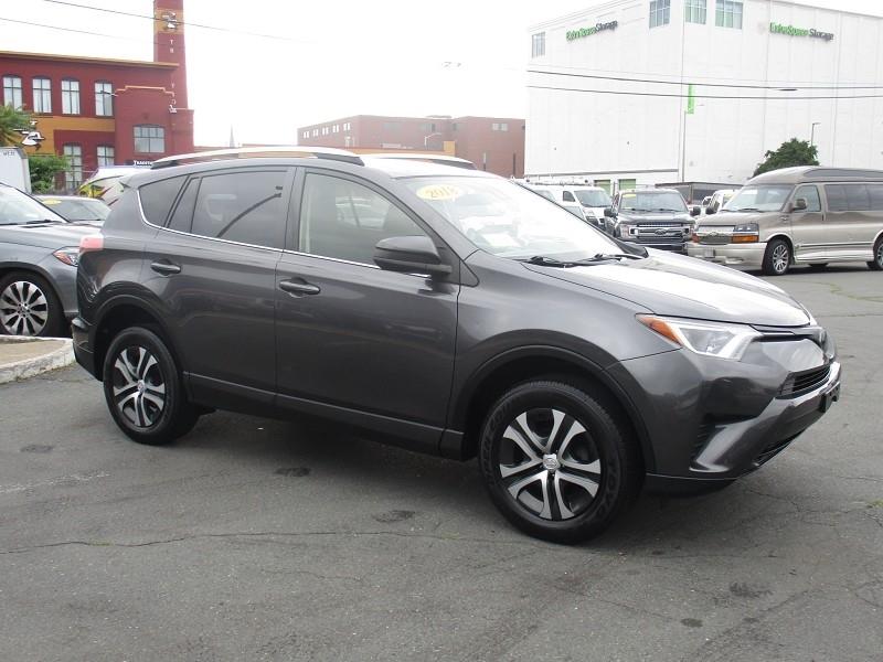 Toyota RAV4 LE AWD (Natl) 2018