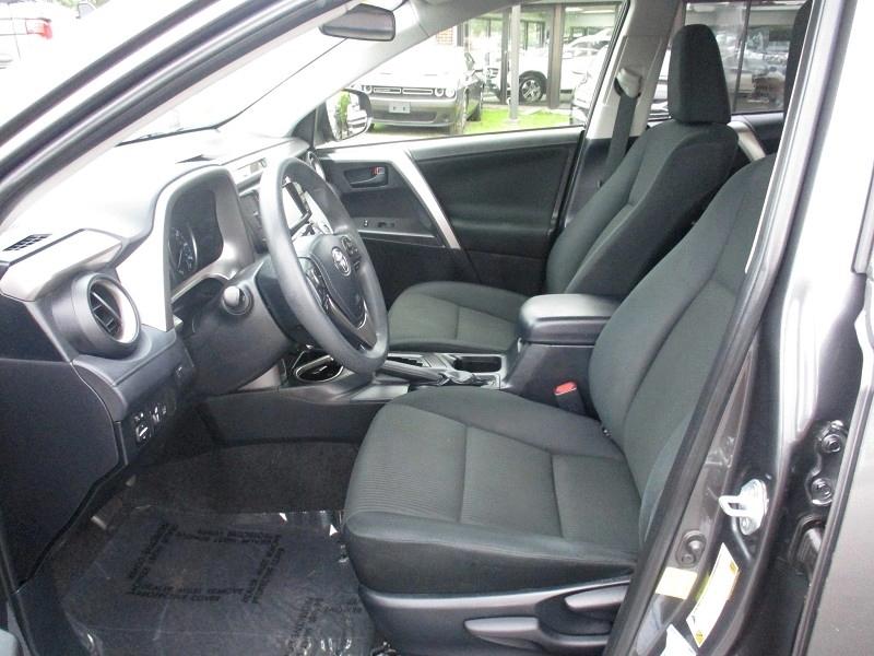 Toyota RAV4 LE AWD (Natl) 2018