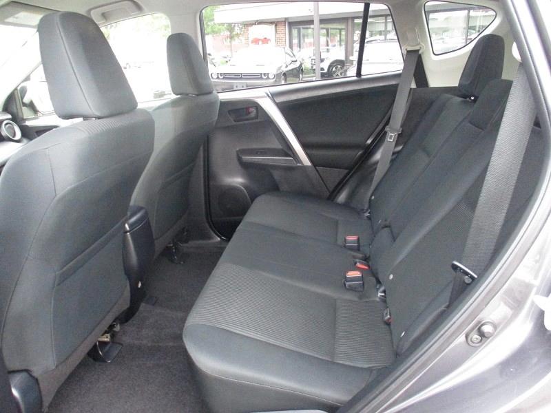 Toyota RAV4 LE AWD (Natl) 2018