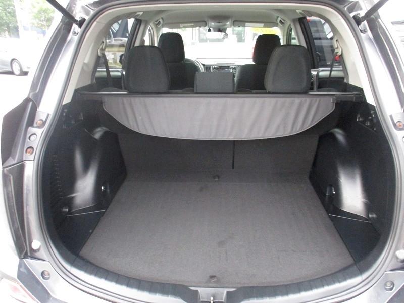 Toyota RAV4 LE AWD (Natl) 2018