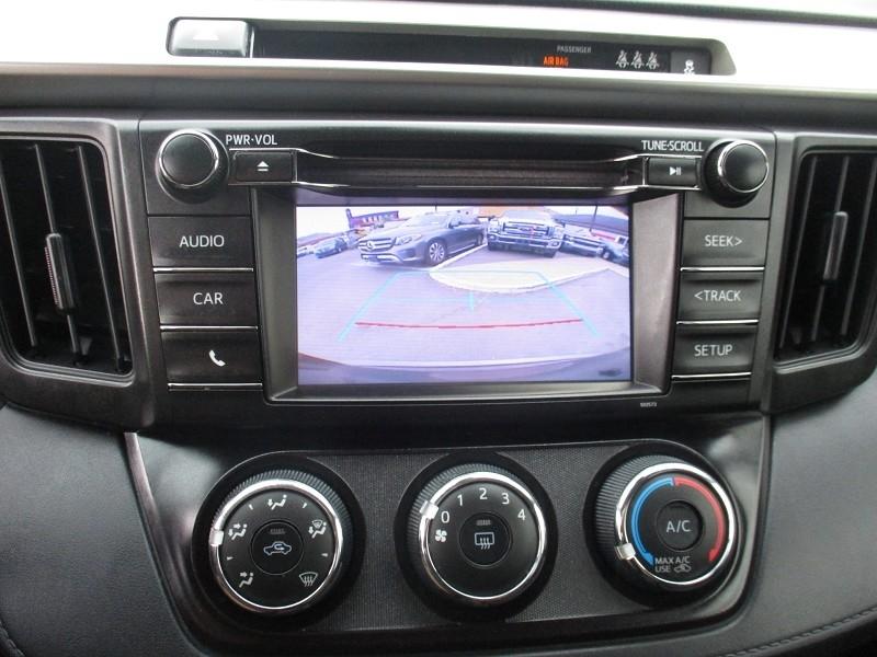 Toyota RAV4 LE AWD (Natl) 2018