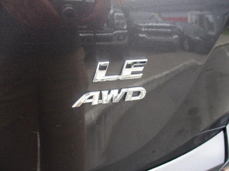 Toyota RAV4 LE AWD (Natl) 2018