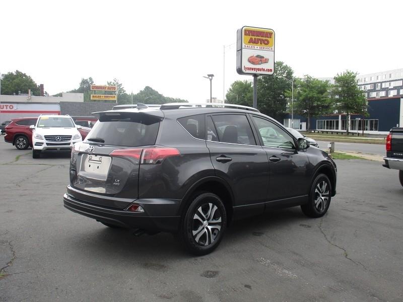 Toyota RAV4 LE AWD (Natl) 2018
