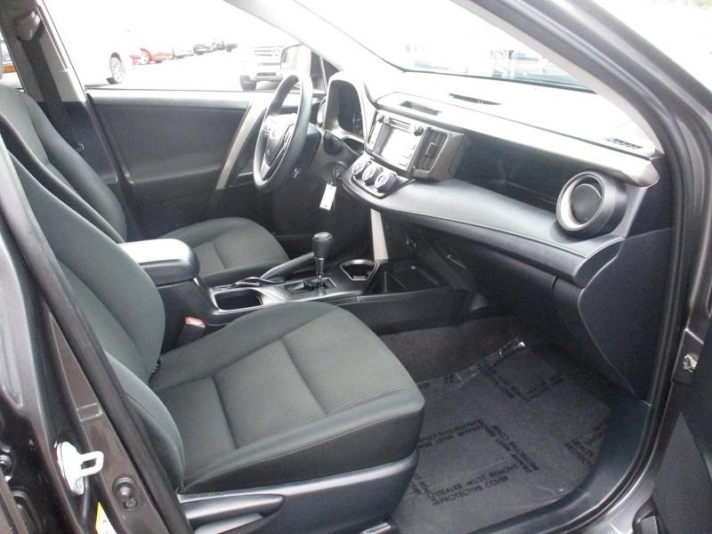 Toyota RAV4 LE AWD (Natl) 2018