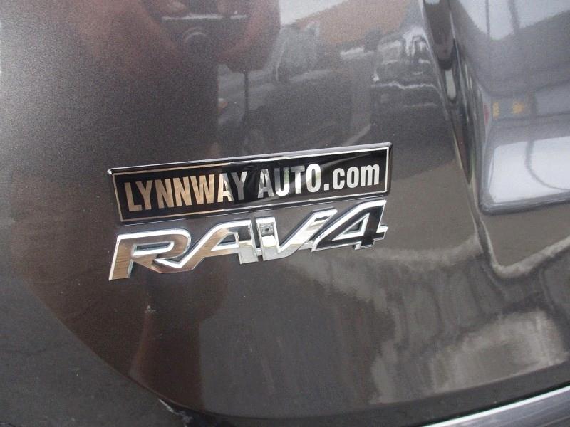 Toyota RAV4 LE AWD (Natl) 2018