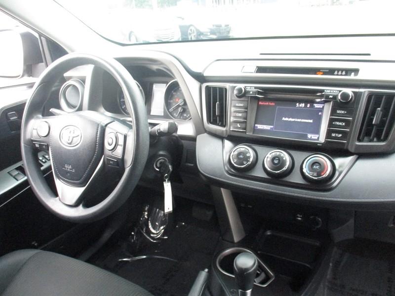 Toyota RAV4 LE AWD (Natl) 2018
