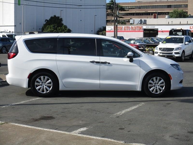 Chrysler Voyager L FWD 2021