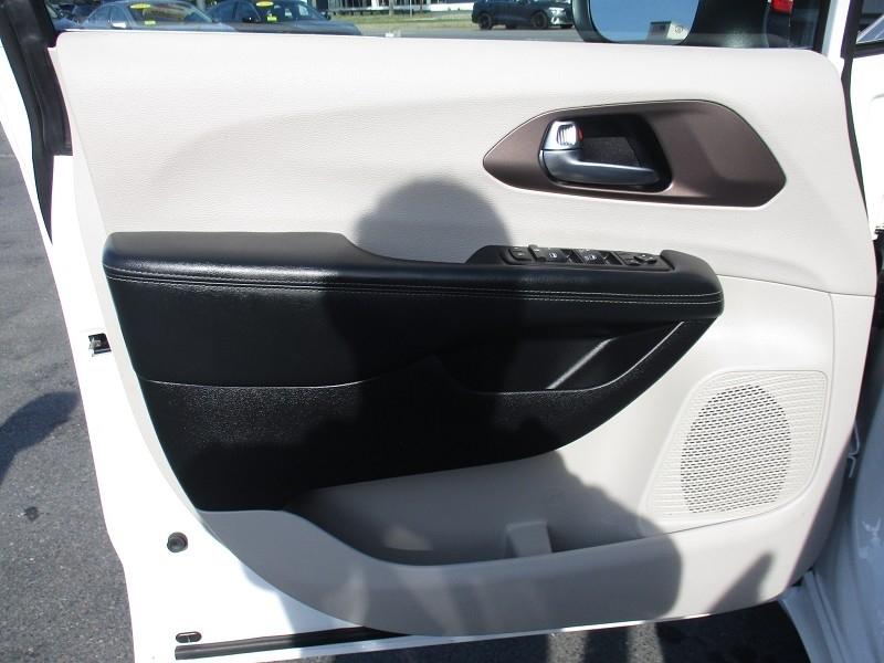 Chrysler Voyager L FWD 2021