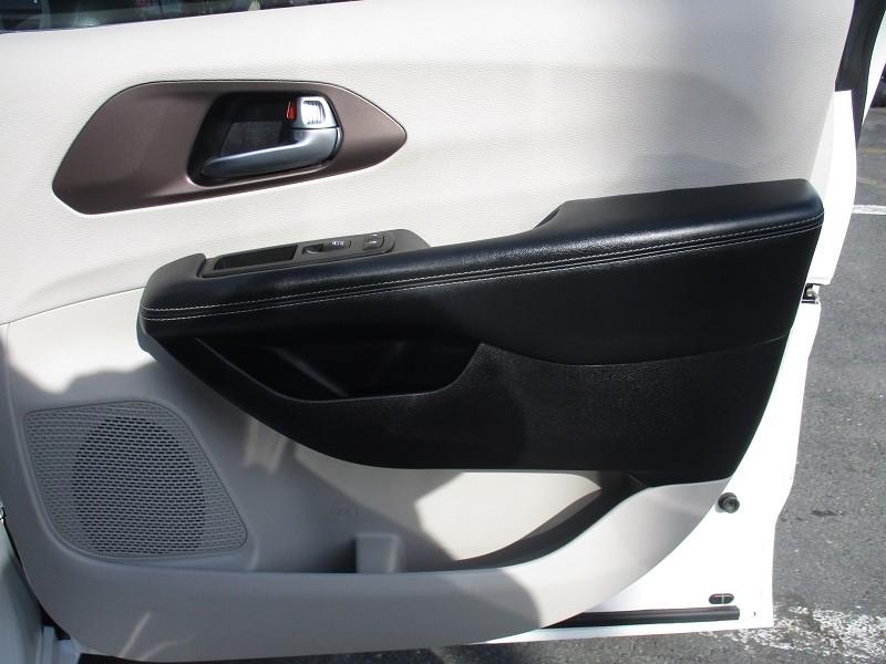 Chrysler Voyager L FWD 2021