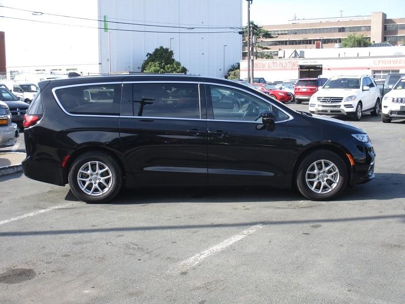 Chrysler Pacifica Touring L FWD 2024