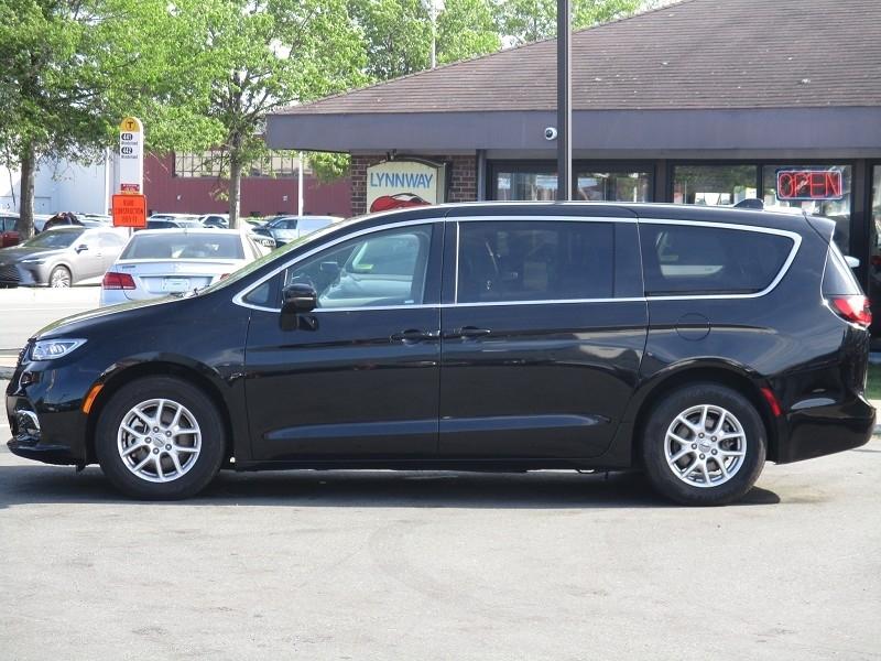 Chrysler Pacifica Touring L FWD 2024