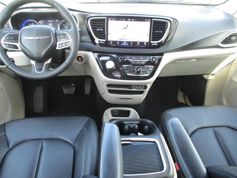 Chrysler Pacifica Touring L FWD 2024