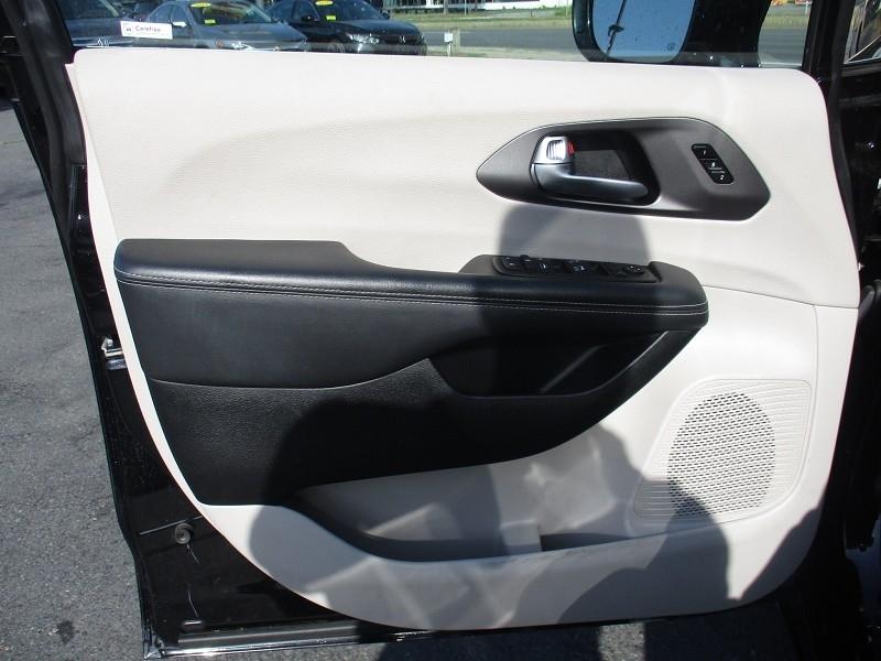 Chrysler Pacifica Touring L FWD 2024