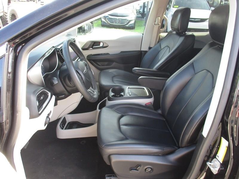 Chrysler Pacifica Touring L FWD 2024