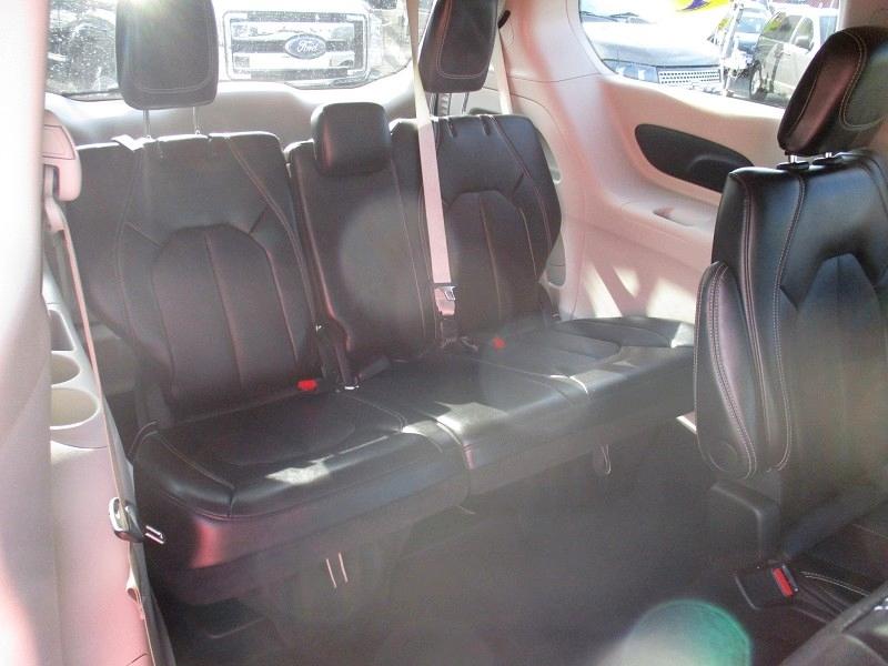 Chrysler Pacifica Touring L FWD 2024