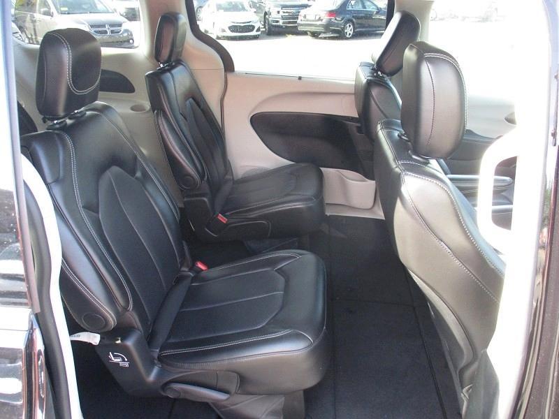 Chrysler Pacifica Touring L FWD 2024
