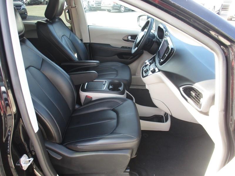 Chrysler Pacifica Touring L FWD 2024