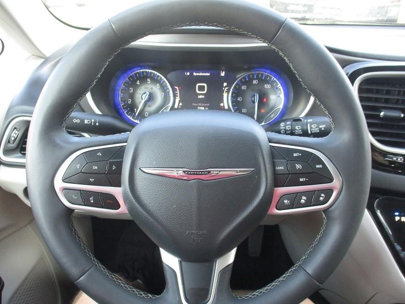 Chrysler Pacifica Touring L FWD 2024