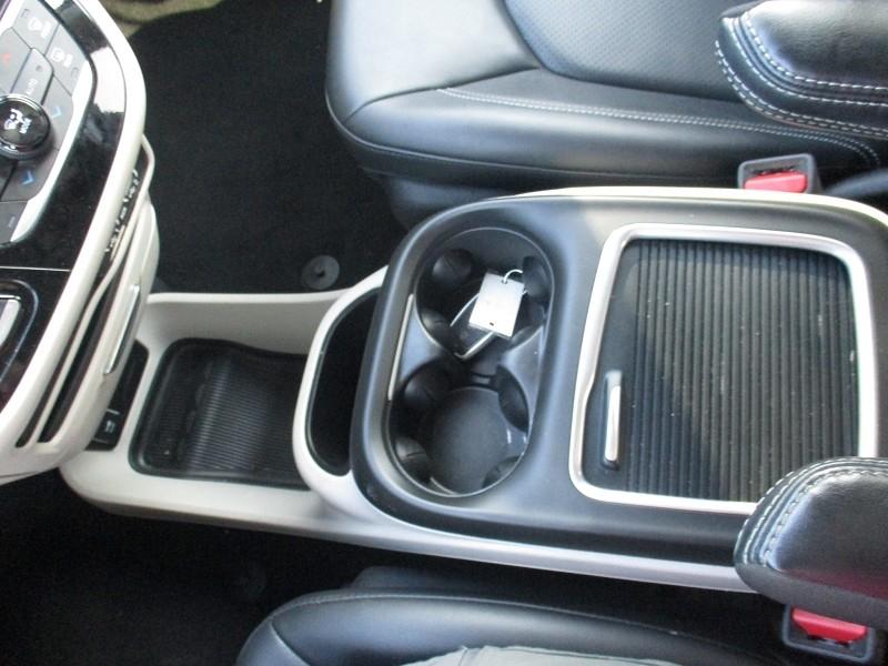 Chrysler Pacifica Touring L FWD 2024