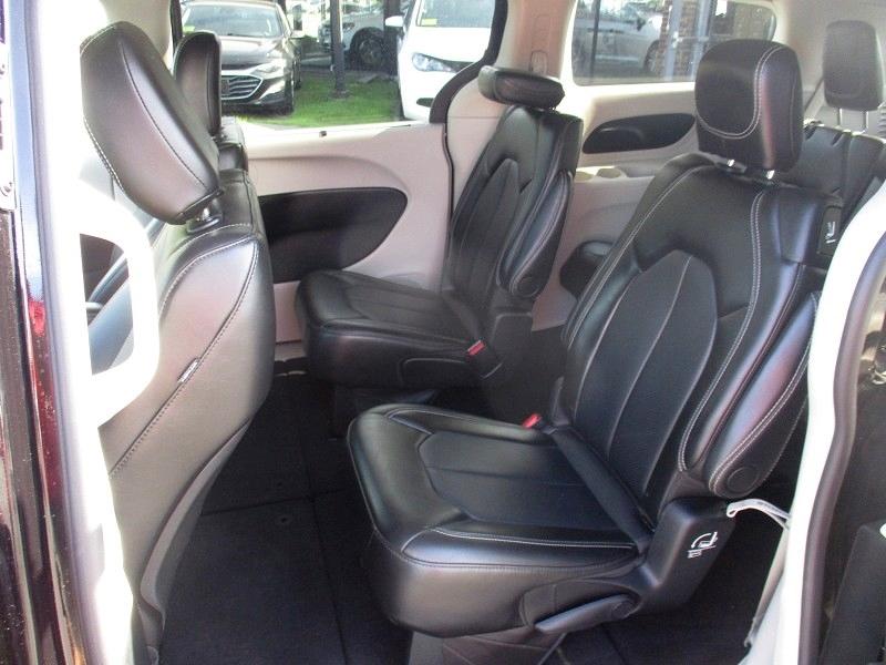 Chrysler Pacifica Touring L FWD 2024