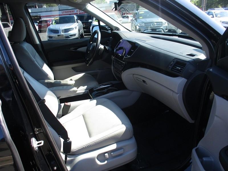 Honda Pilot Touring 8-Passenger AWD 2019