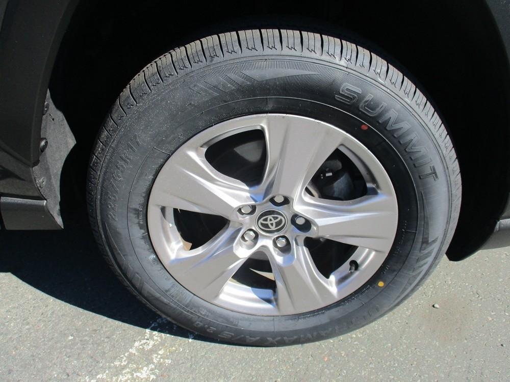 Toyota RAV4 XLE FWD (Natl) 2023