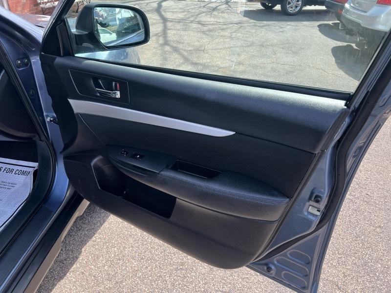 Subaru Outback 2.5i Premium 2013