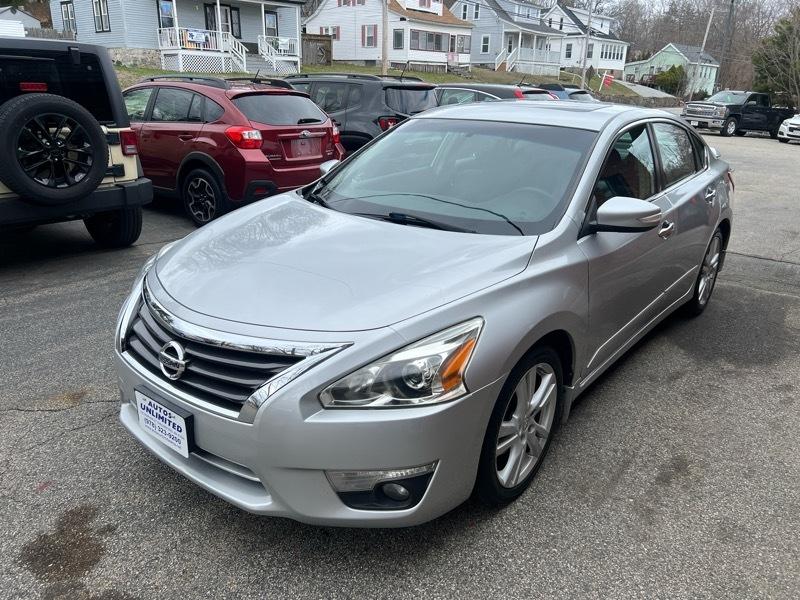 Nissan Altima 4dr Sdn V6 3.5 SV 2013
