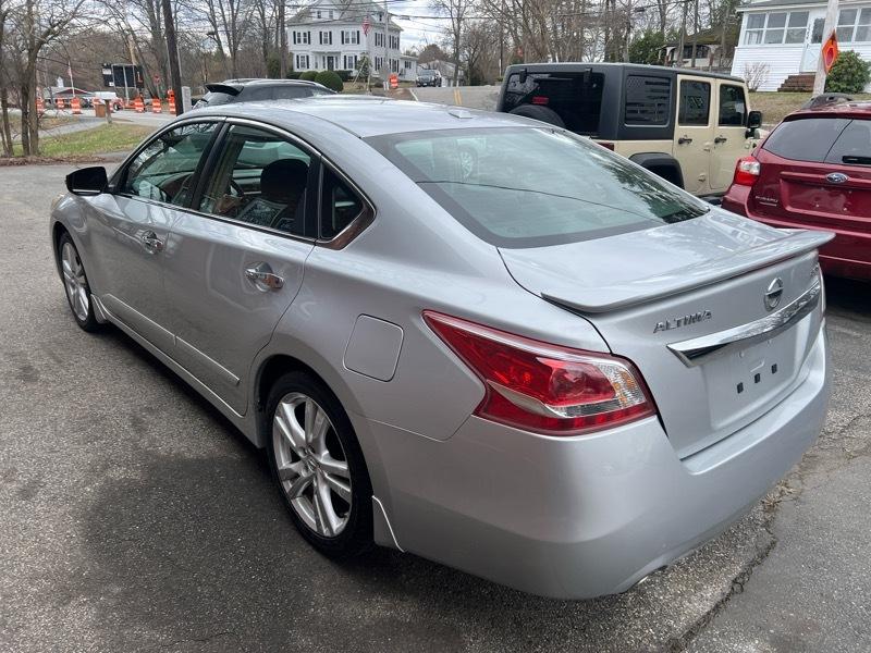 Nissan Altima 4dr Sdn V6 3.5 SV 2013