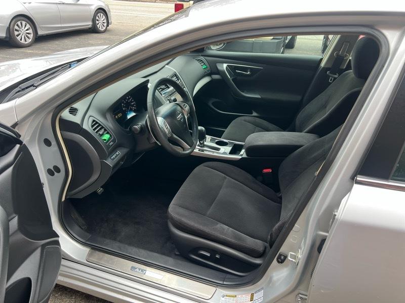 Nissan Altima 4dr Sdn V6 3.5 SV 2013