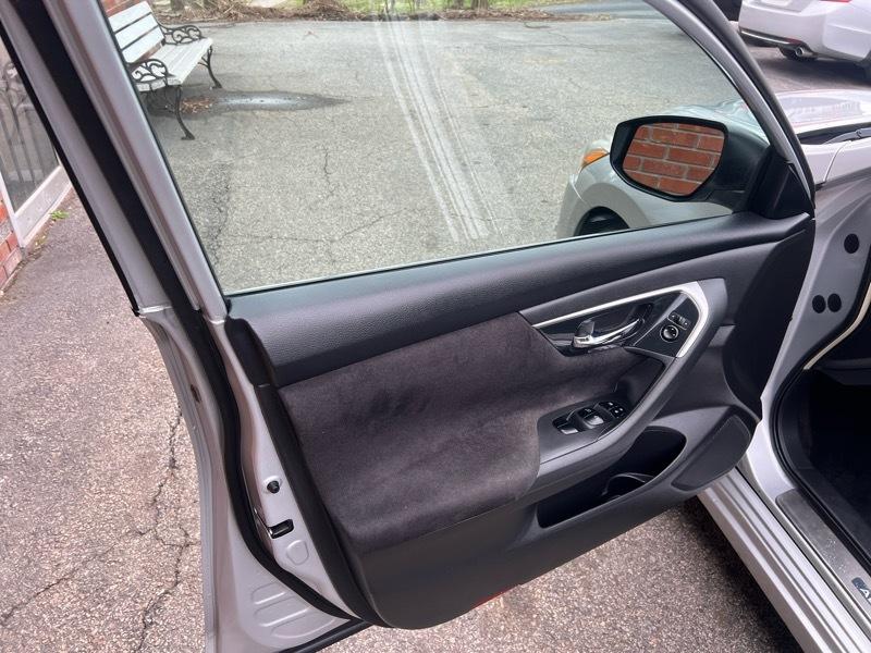 Nissan Altima 4dr Sdn V6 3.5 SV 2013