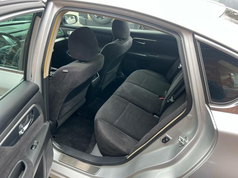 Nissan Altima 4dr Sdn V6 3.5 SV 2013