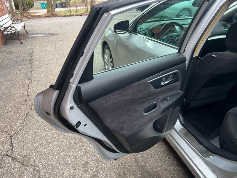 Nissan Altima 4dr Sdn V6 3.5 SV 2013