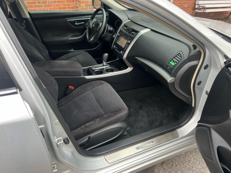 Nissan Altima 4dr Sdn V6 3.5 SV 2013