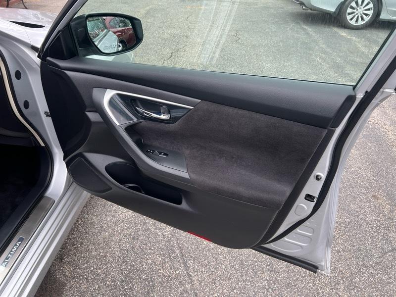 Nissan Altima 4dr Sdn V6 3.5 SV 2013