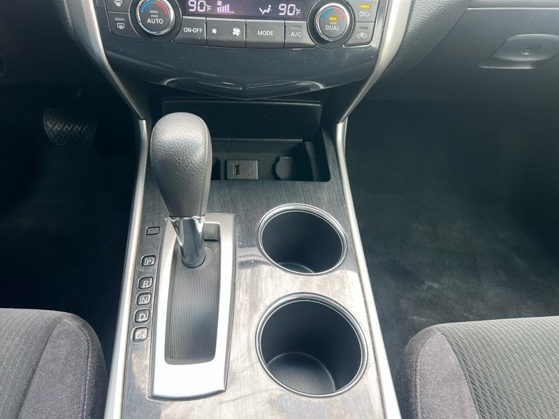 Nissan Altima 4dr Sdn V6 3.5 SV 2013