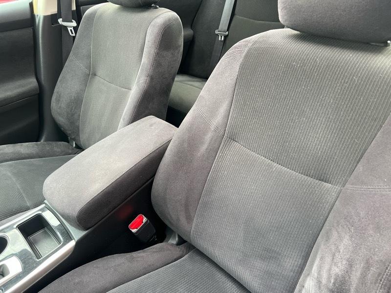 Nissan Altima 4dr Sdn V6 3.5 SV 2013