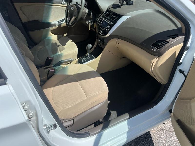 Hyundai Accent GLS 4-Door 2012