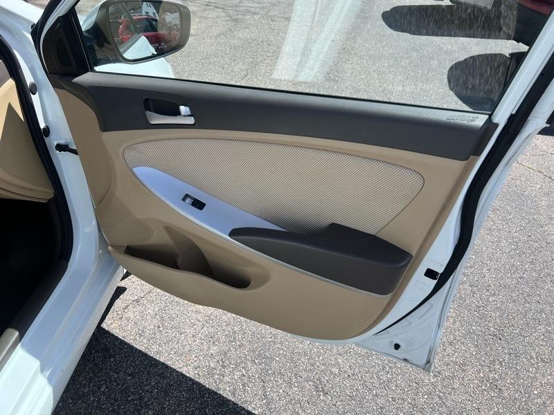 Hyundai Accent GLS 4-Door 2012