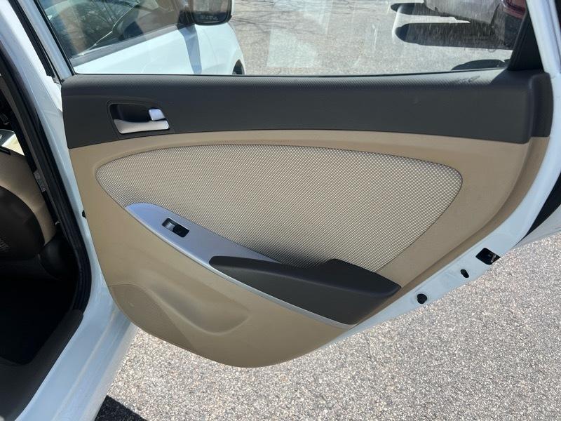 Hyundai Accent GLS 4-Door 2012