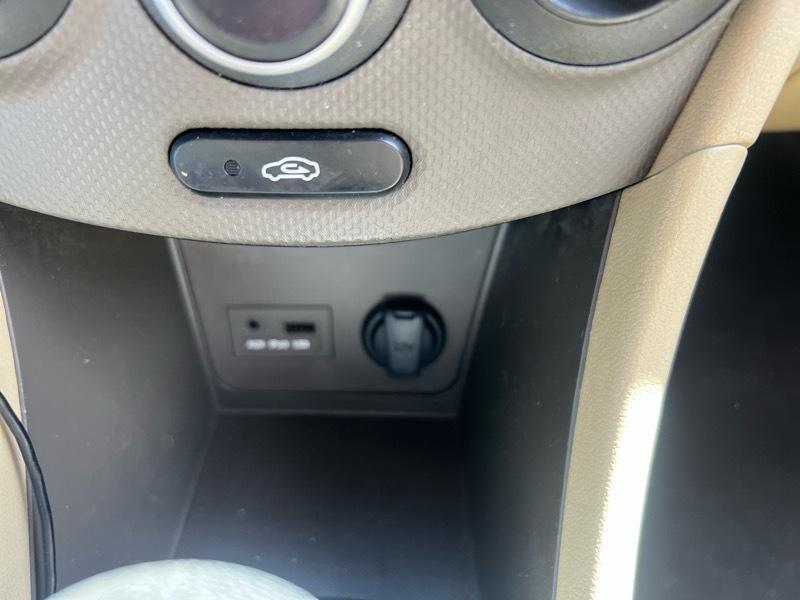 Hyundai Accent GLS 4-Door 2012