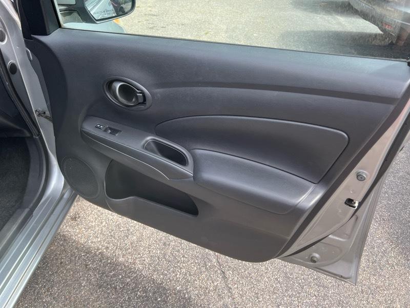 Nissan Versa 1.6 SV Sedan 2012