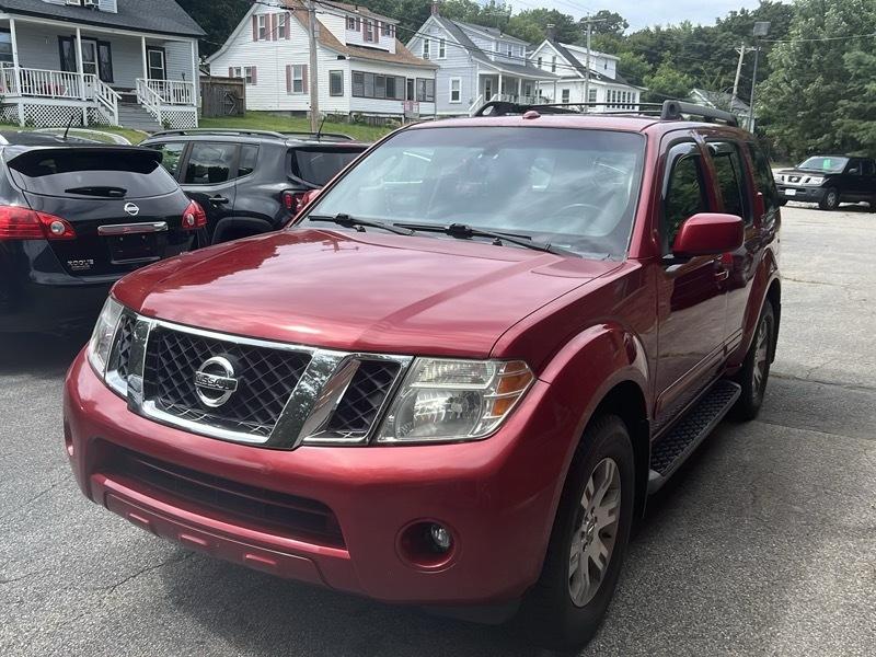 Nissan Pathfinder SE 4D SUV 4X4 2010