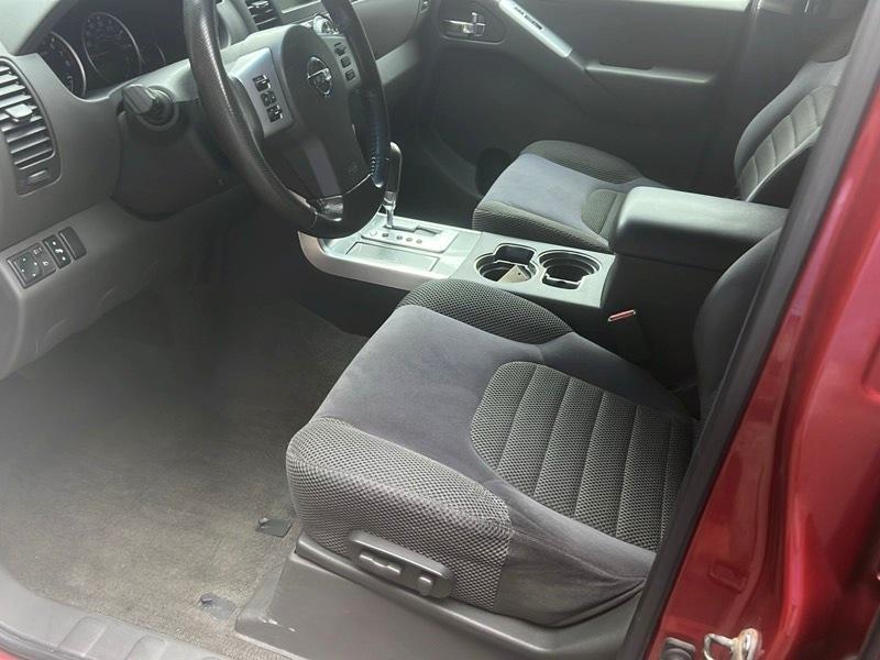 Nissan Pathfinder SE 4D SUV 4X4 2010