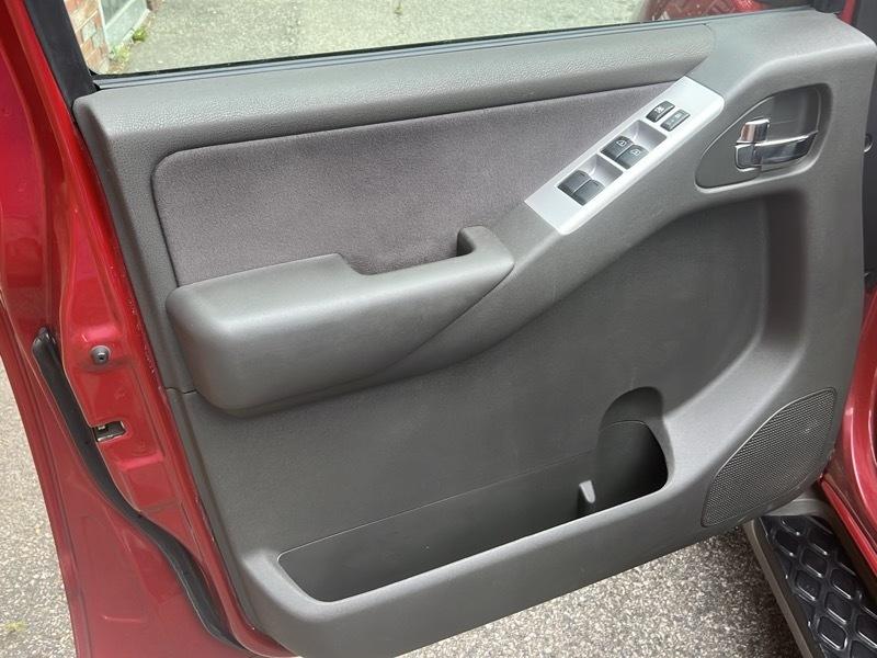 Nissan Pathfinder SE 4D SUV 4X4 2010
