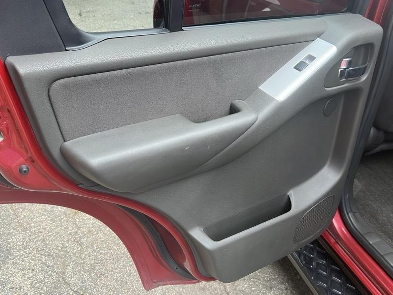 Nissan Pathfinder SE 4D SUV 4X4 2010